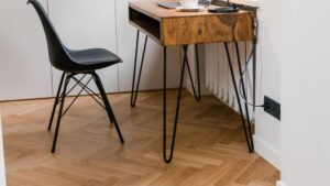 Chambre avec un parquet